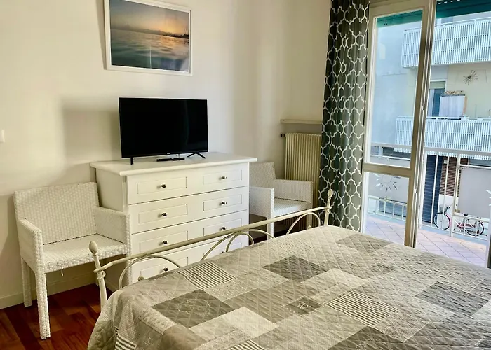 Isola Del Sole & Dionea *